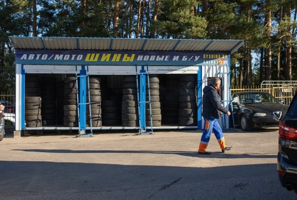 «В Германии они стоят 5 евро». Откровенный разговор с продавцом бэушных шин «В Германии они стоят 5 евро». Откровенный разговор с продавцом бэушных шин