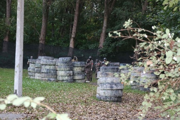 Сотрудники таможенного поста «Козловичи» провели товарищеские игры в пейнтбол