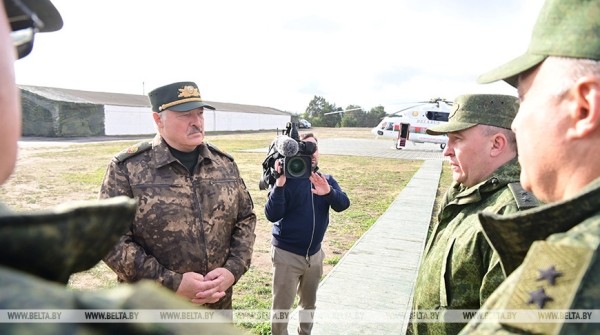 Лукашенко осмотрел укрепрайон в Брестской области Лукашенко осмотрел укрепрайон в Брестской области