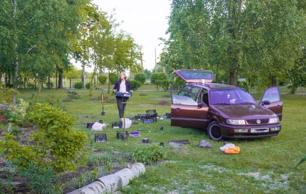 Брестчанин превратил VW Passat (B4) в «кветкамобиль»