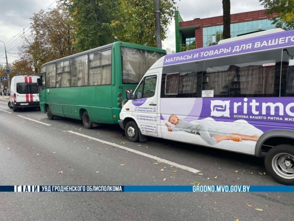 В Гродно столкнулись два троллейбуса, маршрутка и автобус. Есть видео