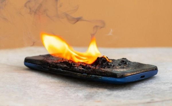 У белоруса в BMW загорелся телефон У белоруса в BMW загорелся телефон