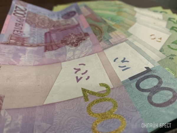 Топ-5 вакансий для людей без высшего образования. Зарплата &mdash; до 4650 рублей