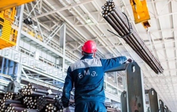 Белорусский металлургический завод ищет работников. Какие зарплаты предлагают?