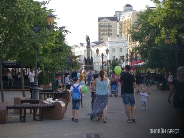 Увеличение пособий и усиление поддержки семей с детьми. Лукашенко подписал закон Увеличение пособий и усиление поддержки семей с детьми. Лукашенко подписал закон