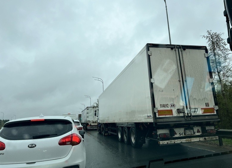 Миллионеры из тягачей: сколько сейчас получают дальнобойщики в России