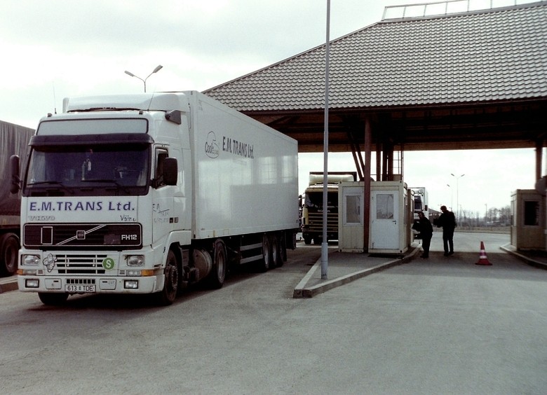 Грузовая заправка: можно ли заправлять легковушку на колонке для фур Грузовая заправка: можно ли заправлять легковушку на колонке для фур