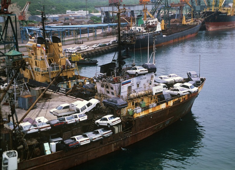 По сходной цене: плюсы и минусы подержанных немецких и японских авто из Китая