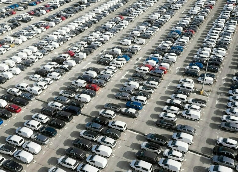 Мантуров: в 2024 году рынок легковых автомобилей в РФ вырастет до 1,4 млн штук