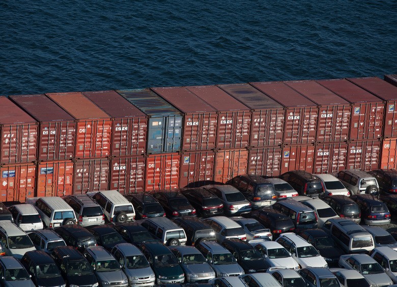 В Россию начали привозить еще больше машин и запчастей из Японии В Россию начали привозить еще больше машин и запчастей из Японии