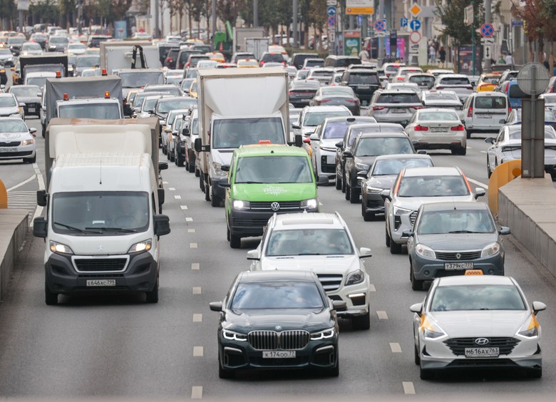 LADA Aura — чиновникам, LADA Largus — бизнесу, LADA Cross — всем остальным: итоги недели