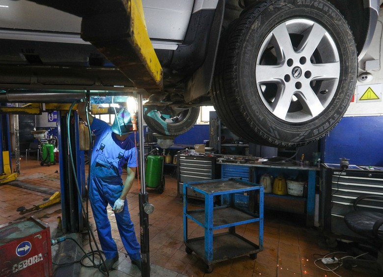 Услуги автосервисов и запчасти подорожали в России на 15-30%