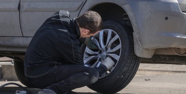 Проверь резину: почему камни, попавшие в&nbsp;протектор шины, надо удалять