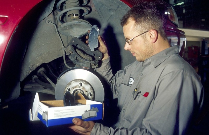 Эксперты объяснили, в каких случаях свист тормозов авто — предвестник беды