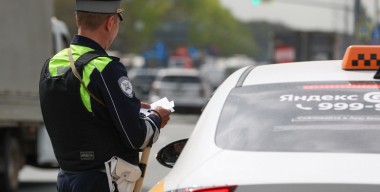 Ночная смена: сколько получает курьер на личном автомобиле, когда все спят