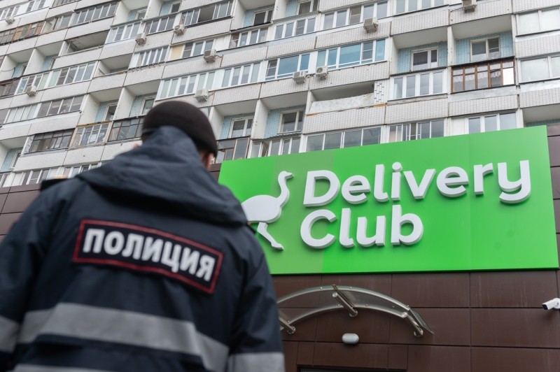 Ночная смена: сколько получает курьер на личном автомобиле, когда все спят