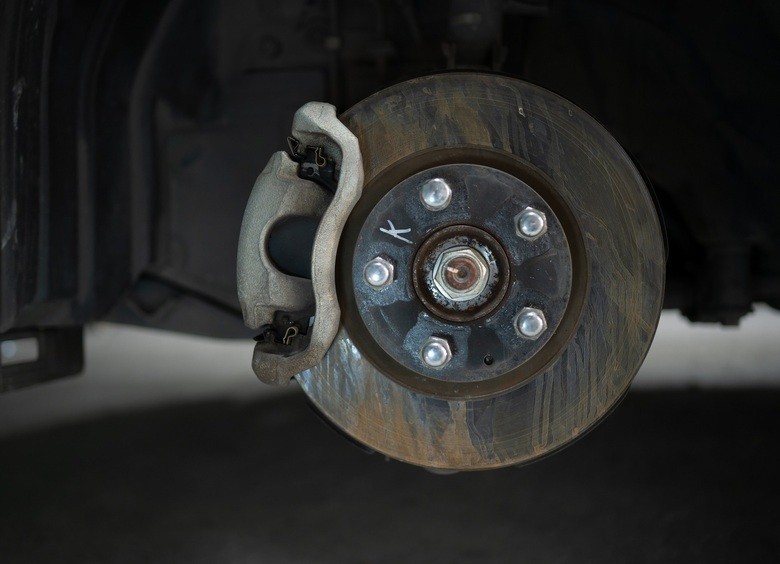 Эксперты объяснили, в каких случаях свист тормозов авто — предвестник беды