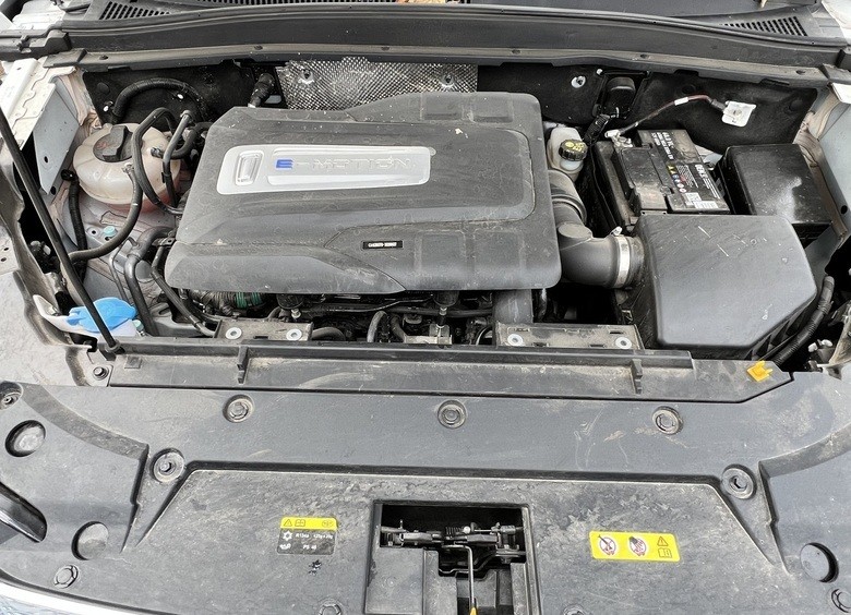 Не влезай — убьет: что нельзя чистить под капотом машины своими руками