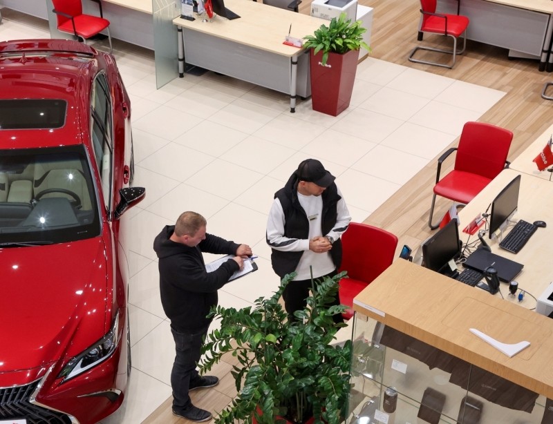 Эксперты рассказали, какие скидки на новые авто будут у дилеров в конце года