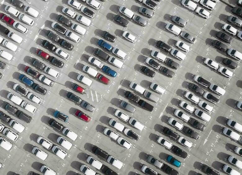 Автомобили в России подорожали больше, чем в 3 раза Автомобили в России подорожали больше, чем в 3 раза