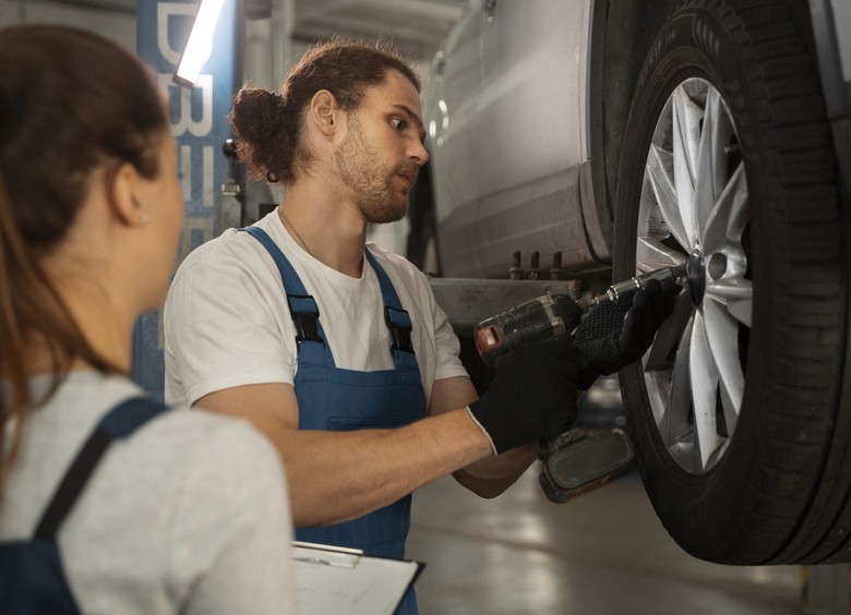 Эксперт объяснил, чего нельзя делать в шиномонтаже Эксперт объяснил, чего нельзя делать в шиномонтаже