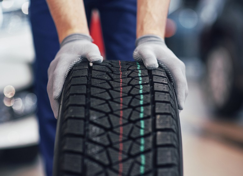 Автомобильные шины подорожали для россиян почти на четверть Автомобильные шины подорожали для россиян почти на четверть