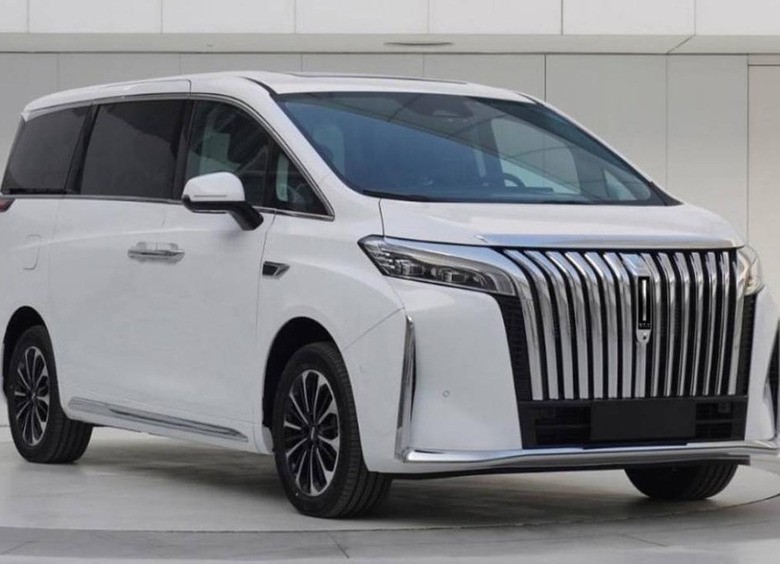 Дилеры назвали сроки начала российских продаж минивэна Wey 80