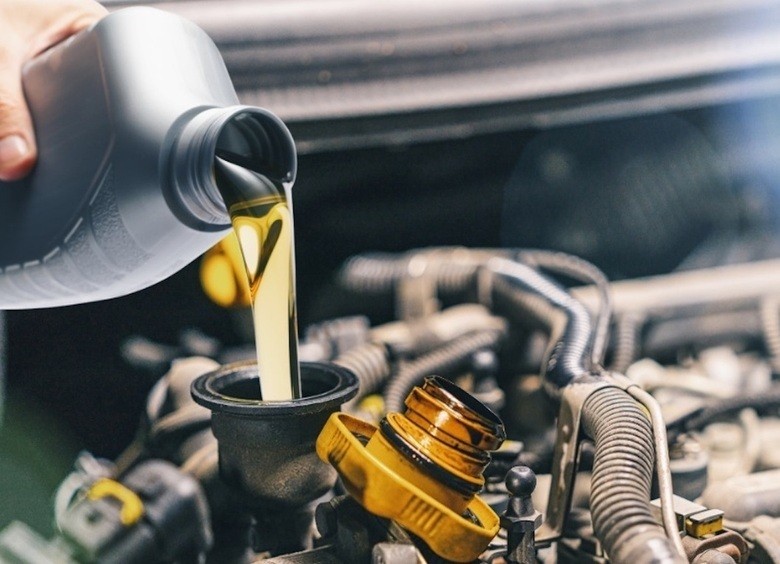 Надо ли сразу менять моторное масло в автомобиле, купленном на «вторичке» Надо ли сразу менять моторное масло в автомобиле, купленном на «вторичке»