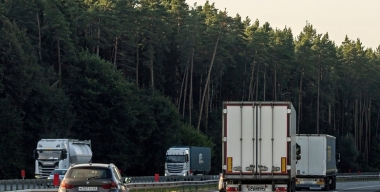 Строить или штрафовать: почему гаишники вдрызг разругались с дорожниками