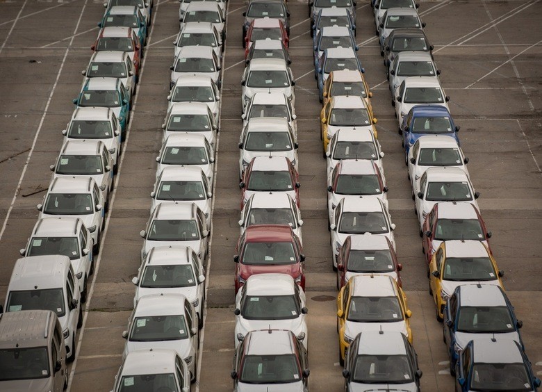 Автоэксперт рассказал, как аукнется авторынку России повышение ставок утильсбора