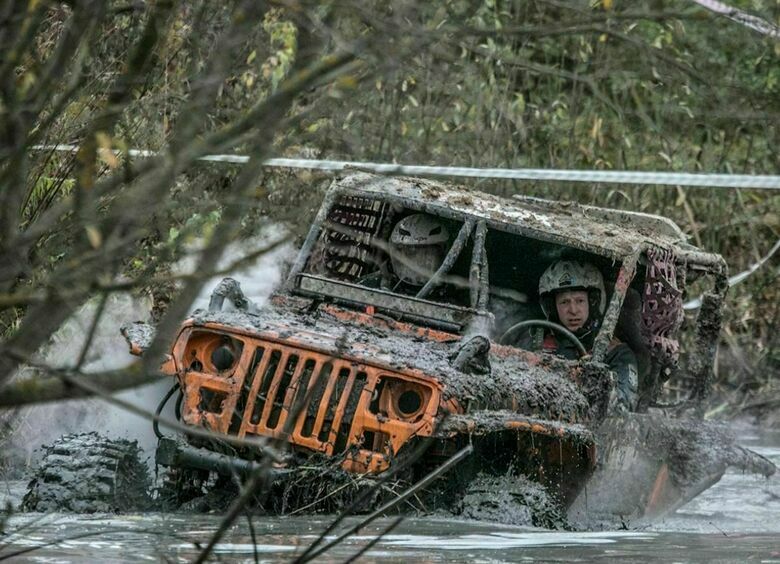 Грязь, болота и адреналин: асы джип-триала собрались на главной гонке осени Грязь, болота и адреналин: асы джип-триала собрались на главной гонке осени