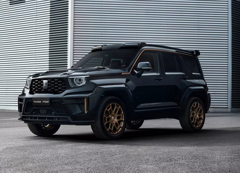 У российских дилеров появился внедорожник Tank 700