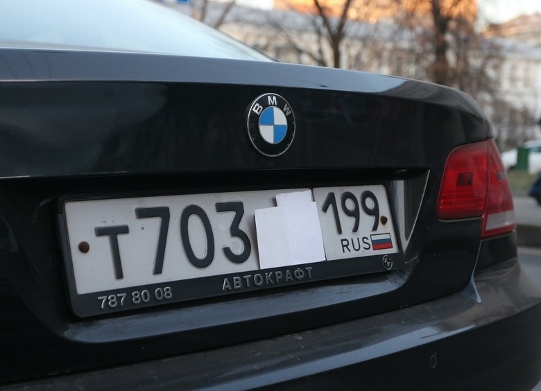 Российский триколор на автомобильных госномерах сделают обязательным