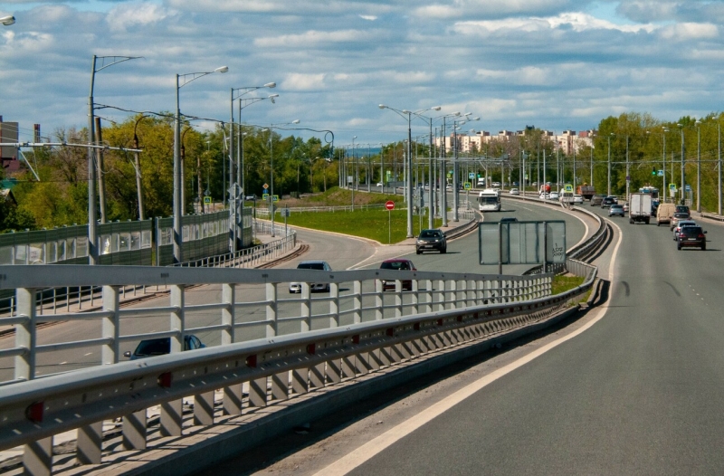 Строить или штрафовать: почему гаишники вдрызг разругались с дорожниками