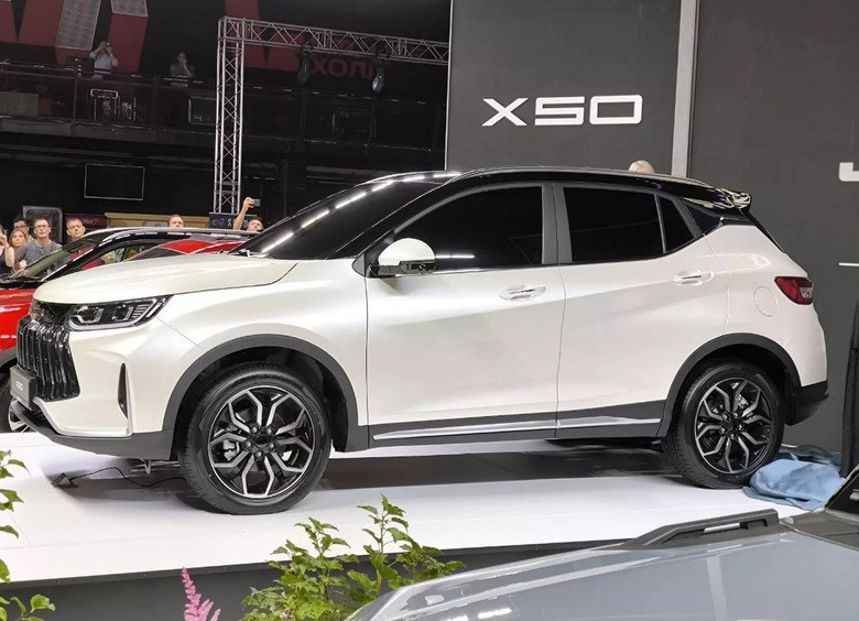 Кроссовер Jetour X50 появится в России до конца 2024 года