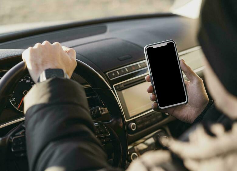 В России могут запретить гаджеты за рулем уже через полгода