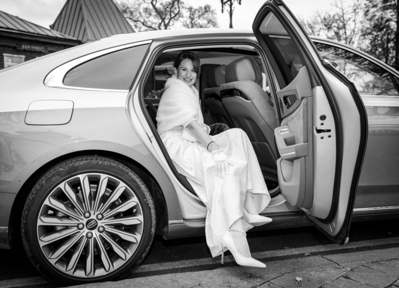 Букет невесты: «матримониальный» тест-драйв седана Hongqi H9