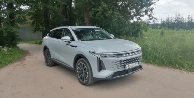 Букет невесты: «матримониальный» тест-драйв седана Hongqi H9