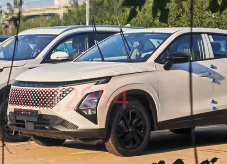 Обновленный Omoda C5 попал в объективы камер фотошпионов