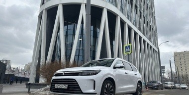 Букет невесты: «матримониальный» тест-драйв седана Hongqi H9