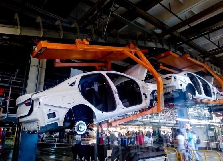 Парадокс: утильсбор и учетная ставка могут привести к дефициту новых авто в РФ,