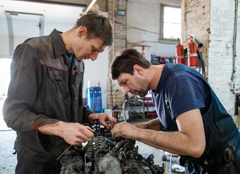 Сделай сам: как сегодня максимально сэкономить на переборке двигателя автомобиля