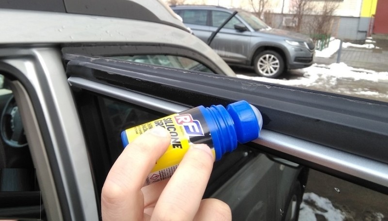 Ледовое «побоище»: как предотвратить замерзание лобового стекла авто