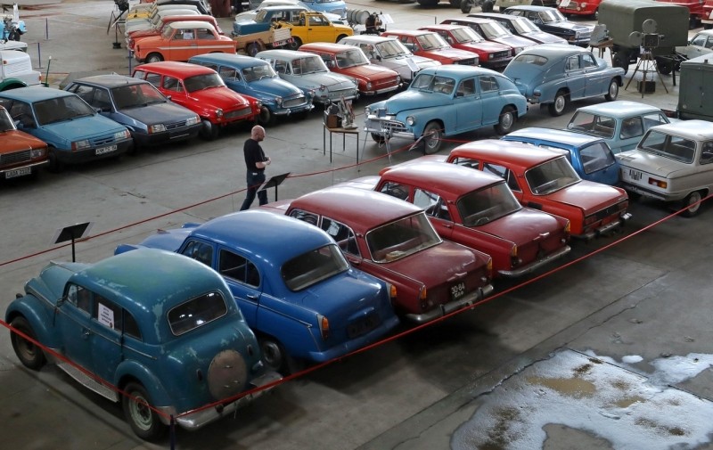 Будем ездить на трамваях: число легковых авто в России резко сокращается Будем ездить на трамваях: число легковых авто в России резко сокращается