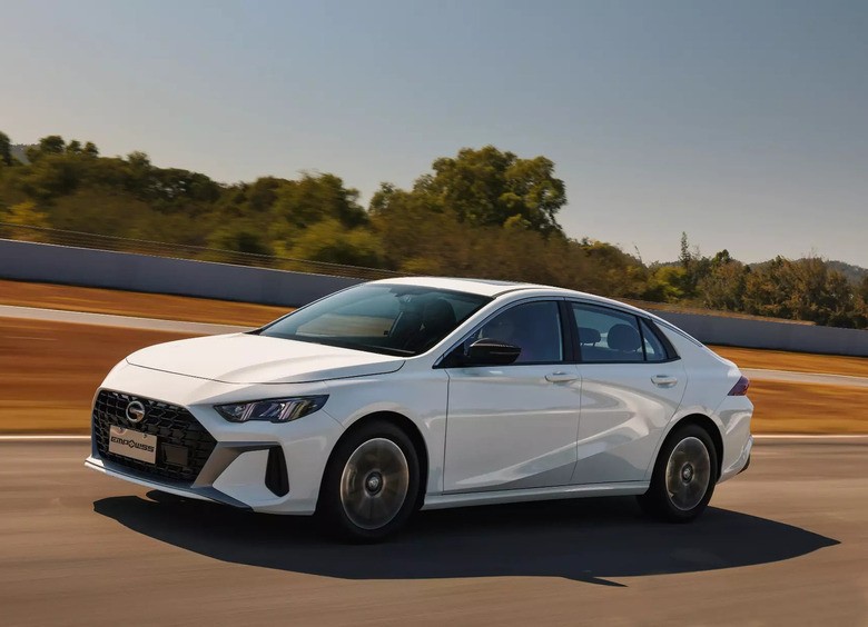 В 2025 году до России доберутся новые кроссовер и седан от GAC