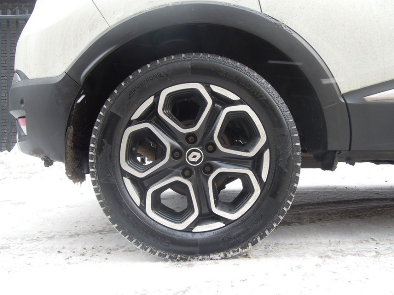 Тише едешь, дальше будешь: нюансы езды на шипованных шинах зимой