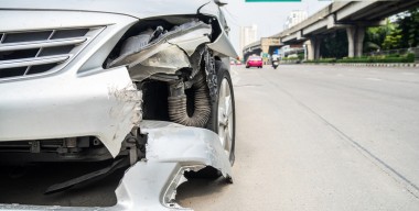 Разбил фару: что делать, чтобы максимально сэкономить на замене