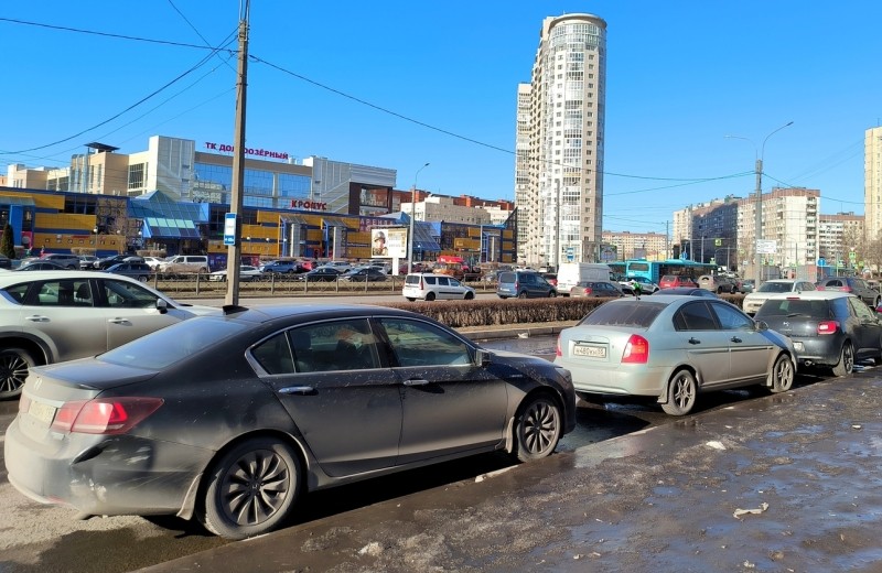 Будем ездить на трамваях: число легковых авто в России резко сокращается Будем ездить на трамваях: число легковых авто в России резко сокращается