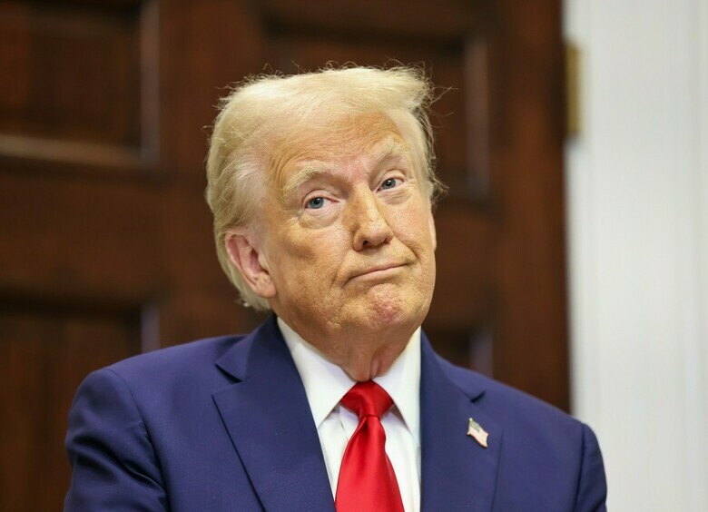 Бензином по розетке: Трамп положил конец эре электромобилей