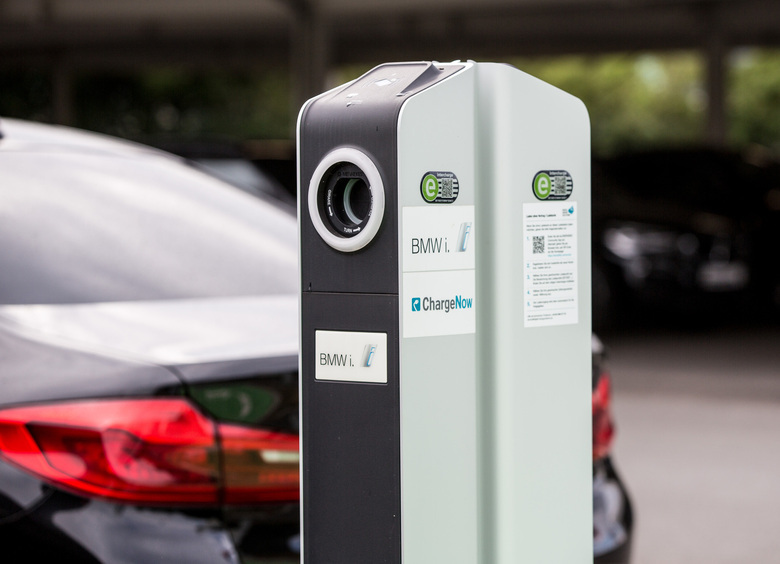 Долой &laquo;антиавтомобильную&raquo; политику: немцы устали от&nbsp;электрокаров, убивших их&nbsp;автопром